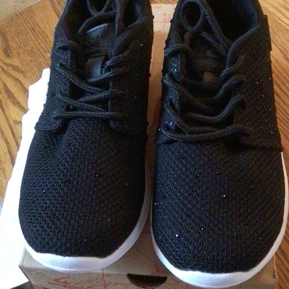 Geers by Dream Seek Little Girls Black Studded Sneaker sz 2 NIB - Picture 5 of 7